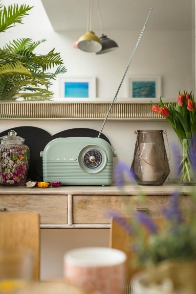 rye bay house retro radio