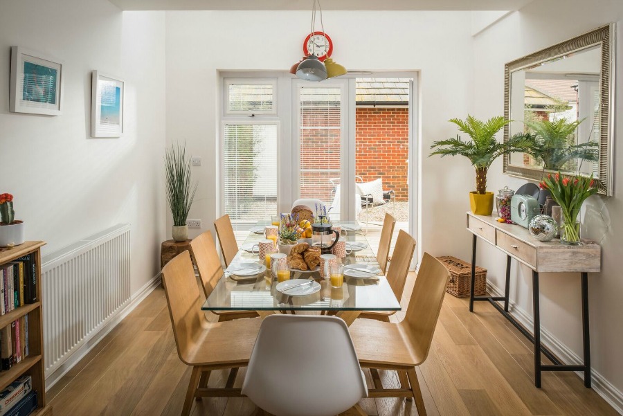 rye bay house dining room