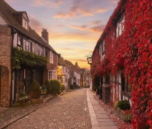 Romantic getaway Rye – Mermaid Street at sunset