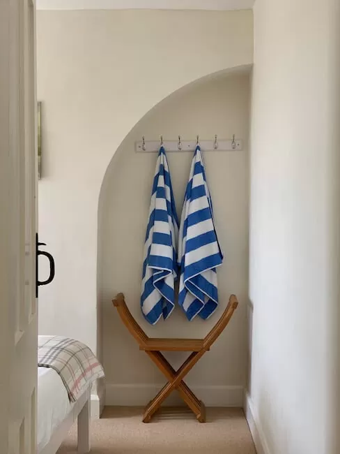 Lantern bedroom towels copy