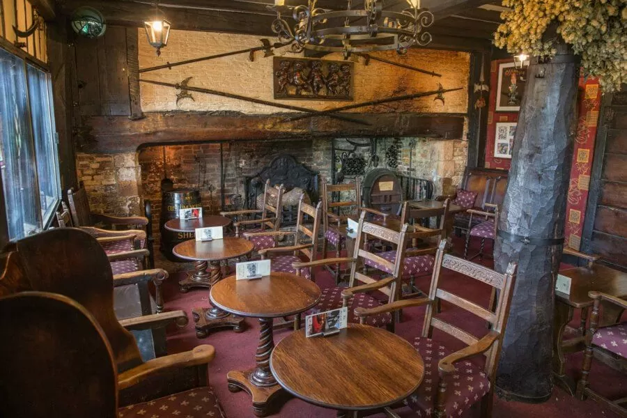 Wintry pub in Rye