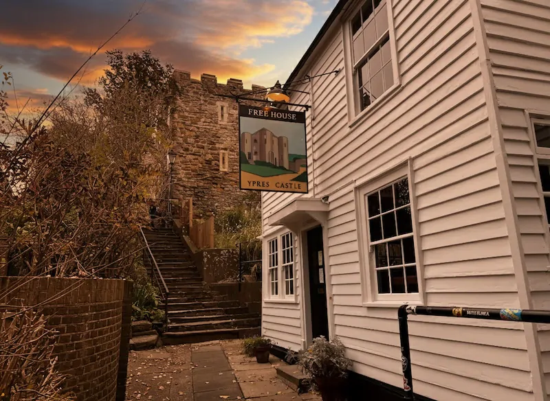 ypres-castle-inn-rye-dog-friendly