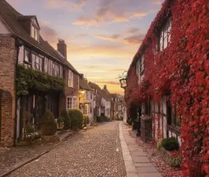 Romantic getaway Rye – Mermaid Street at sunset